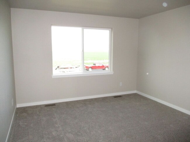Building Photo - 513 Hillsview Dr