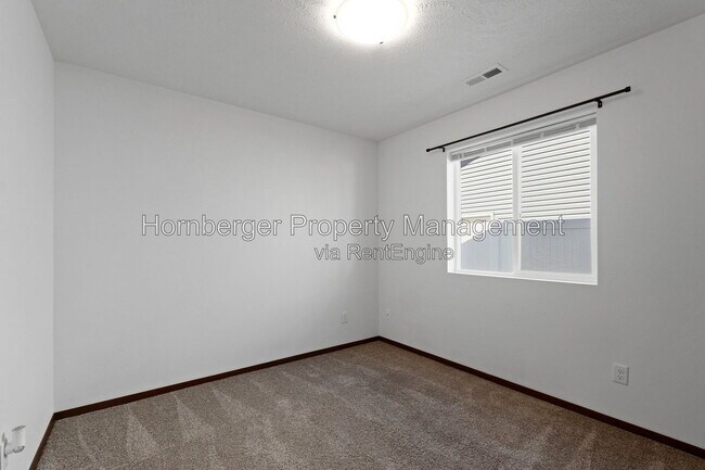 Building Photo - 10326 W Salmonberry