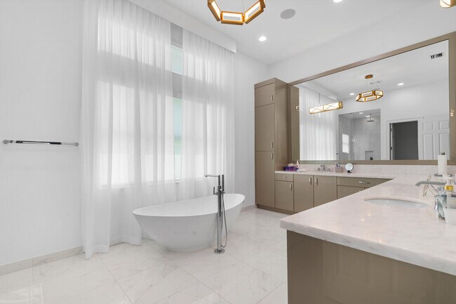 Building Photo - 17297 Ponte Chiasso Dr
