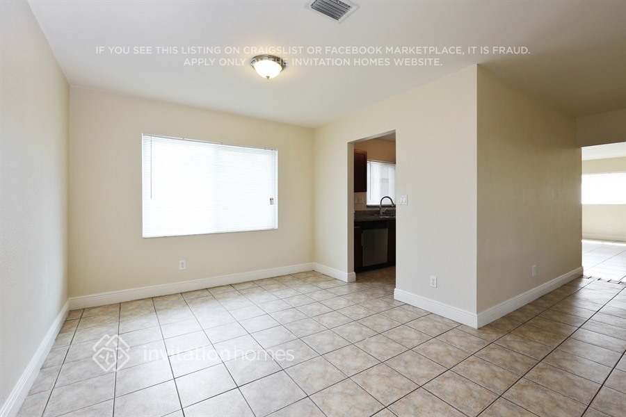 Building Photo - 4904 SW 90th Ave