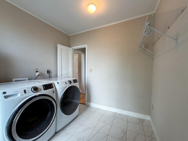 Building Photo - 267 Bodemann Ln