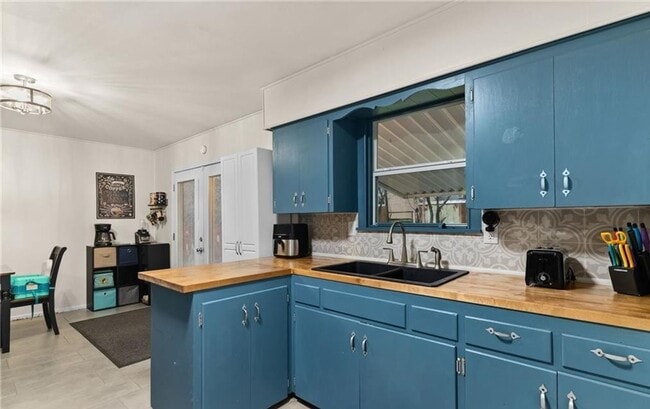 Building Photo - Cute 3-bedroom 2-bathroom house in Cove!