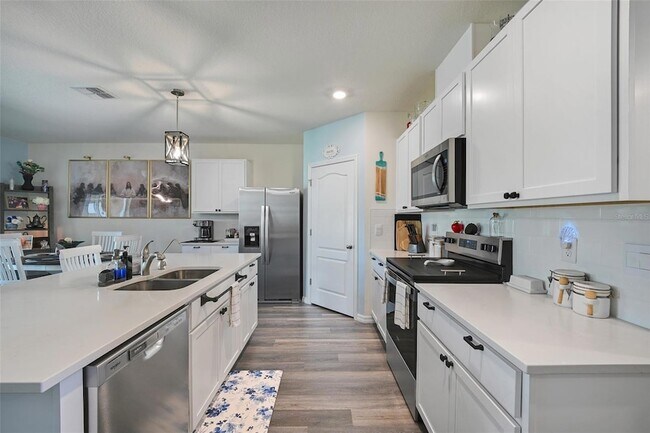 Building Photo - 5457 Hayloft Dr
