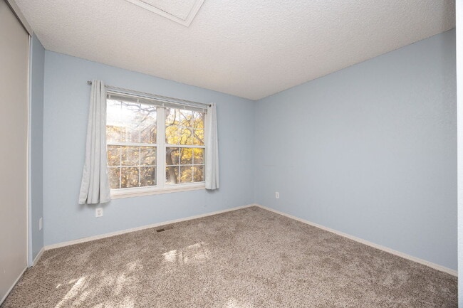 Building Photo - "Discover Comfort and Style: Spacious 2-Be...