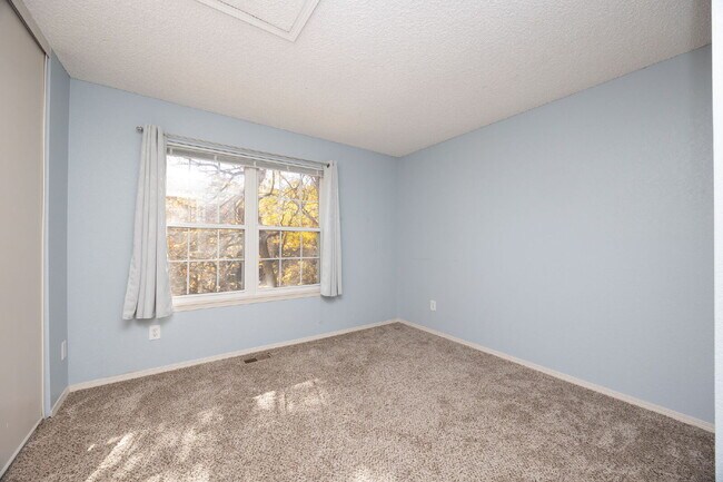 Building Photo - Discover Comfort and Style: Spacious 2-Bed...