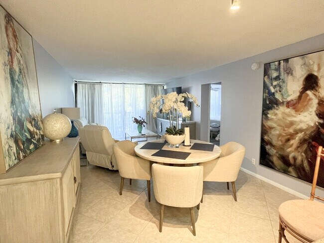 Building Photo - 1 Royal Palm Way