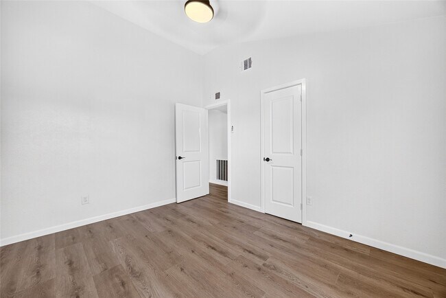 Building Photo - 24114 4 Sixes Ln
