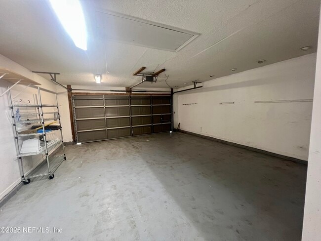 Building Photo - 8971 Rockpond Meadows Dr