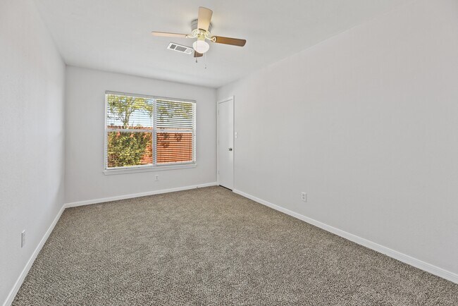 Building Photo - 18210 Beaverdell Dr