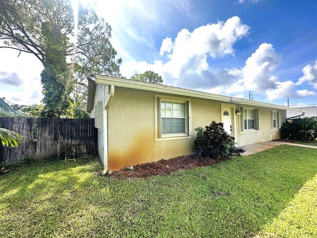 Building Photo - 5586 3rd Rd