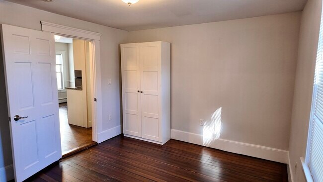 Building Photo - 294 Windsor St