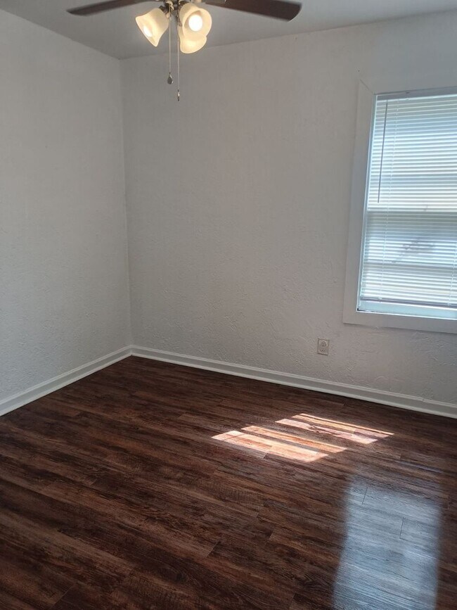 Building Photo - Newly Remodeled 3 Bed / 1 Bath Home with Large Backyard – All Electric!