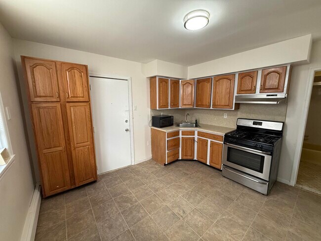 Building Photo - 129 W 20th St