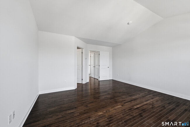 Building Photo - 15 Moorland Dr