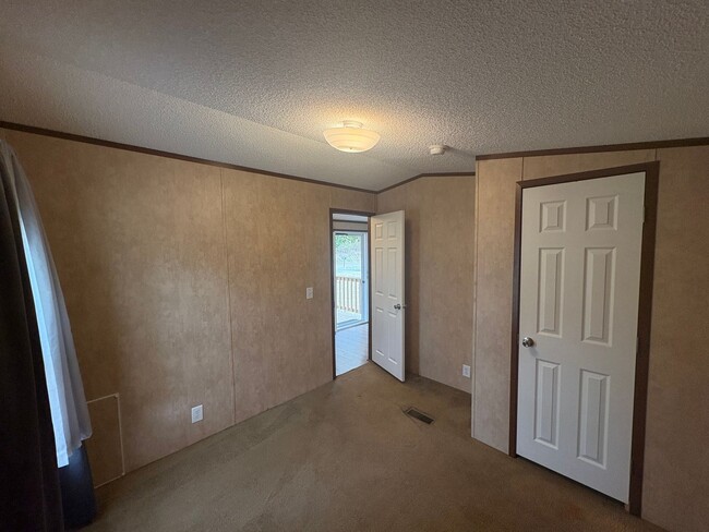 Building Photo - For Rent