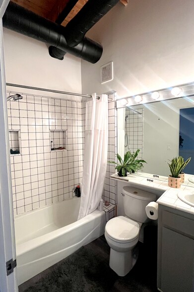 Building Photo - 662 Quail Dr