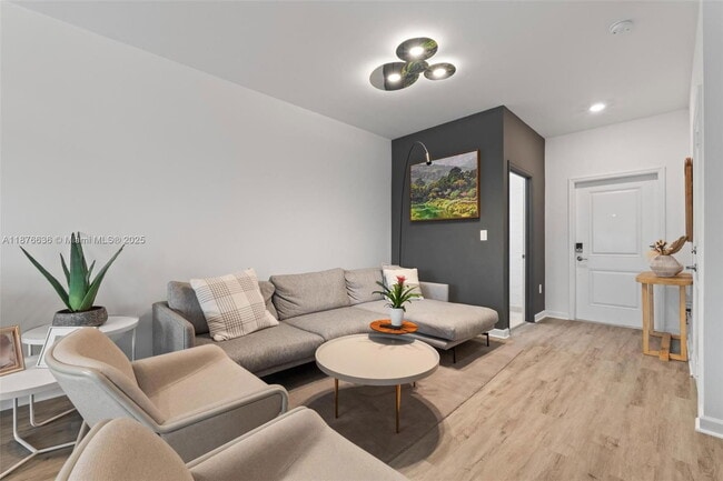 Building Photo - 403 NE 212th St