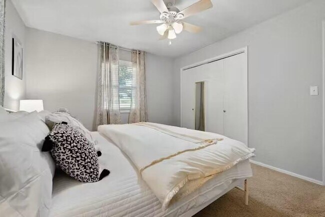 Building Photo - 15 Churchill Dr