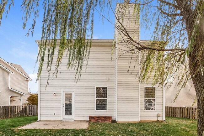 Building Photo - 15559 Old Pond Cir