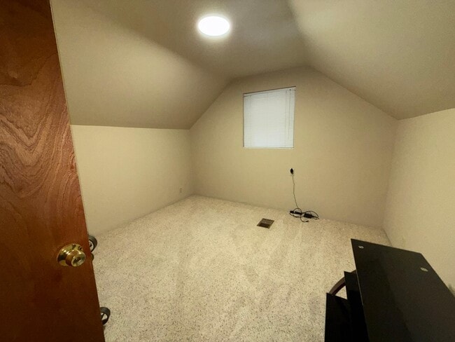 Building Photo - 7147 Bluecrest Dr