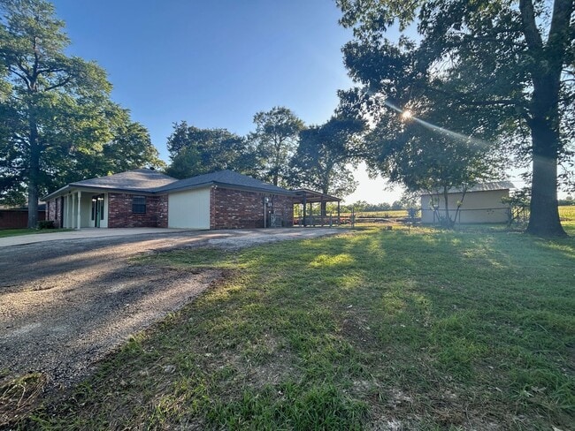 Building Photo - Lakeside Dream Home: Fully Remodeled 4BD/2BA Near Loop 323