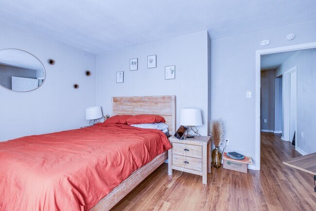 Building Photo - 1022 E Warrington Ave