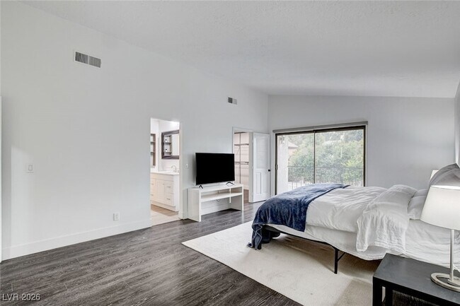 Building Photo - 945 Vegas Valley Dr