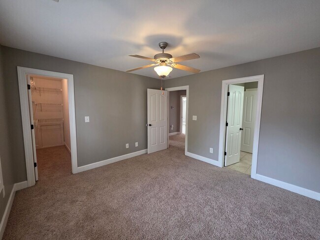 Building Photo - Holiday SPECIAL!! $500 OFF Your Move-In Co...