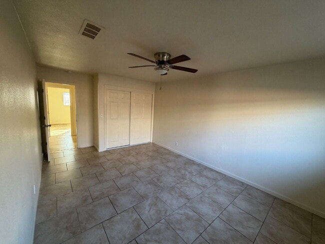 Building Photo - Gated 2-Bedroom Apartment in Merced