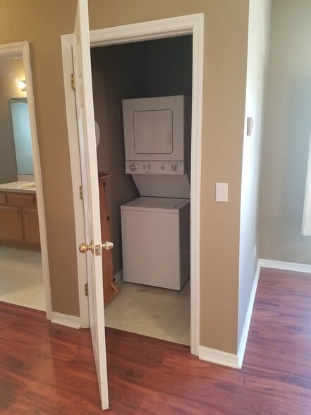 Washer &amp; Dryer/Closet - 112 Avery Lake Drive