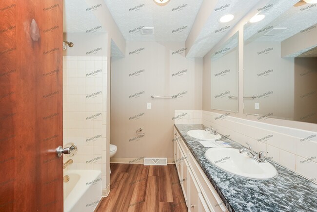 Building Photo - 4331 Provens Dr