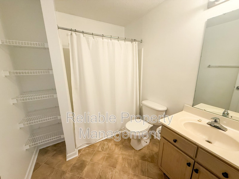 Building Photo - 1513 Kenmore Dr