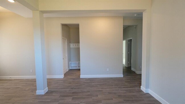 Building Photo - 302 Pure Parsley Path