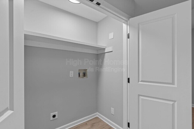 Building Photo - 400 Gallery Ln