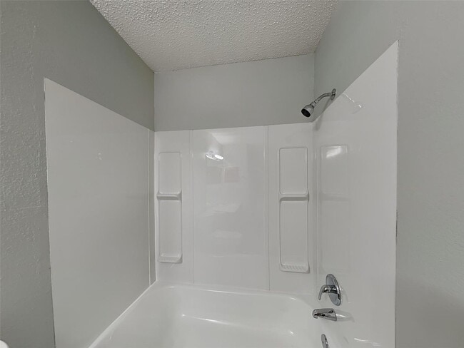 Building Photo - Captivating Single Family Home | 3 BR/2BA | 1-Car Covered Parking | Gated backyard