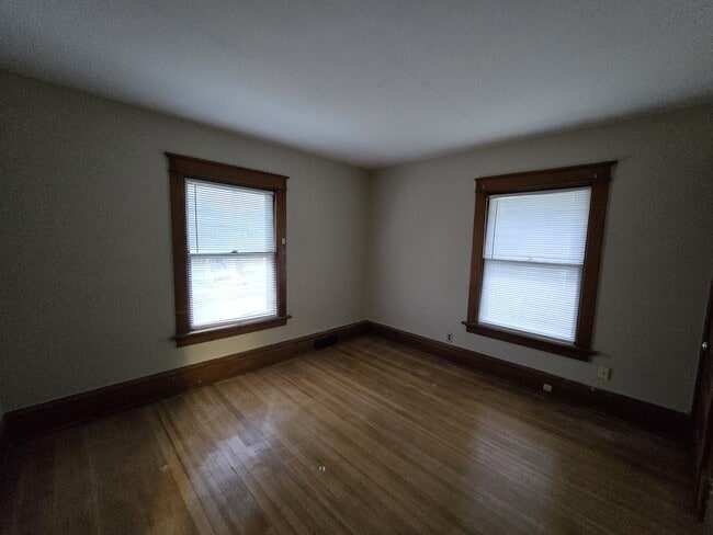 Building Photo - 349 17th St SE