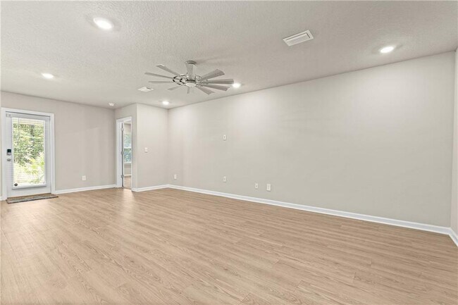 Building Photo - 6028 Creek Side Trl