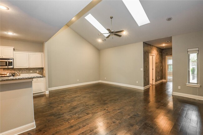 Building Photo - 2007 S Dixieland Rd