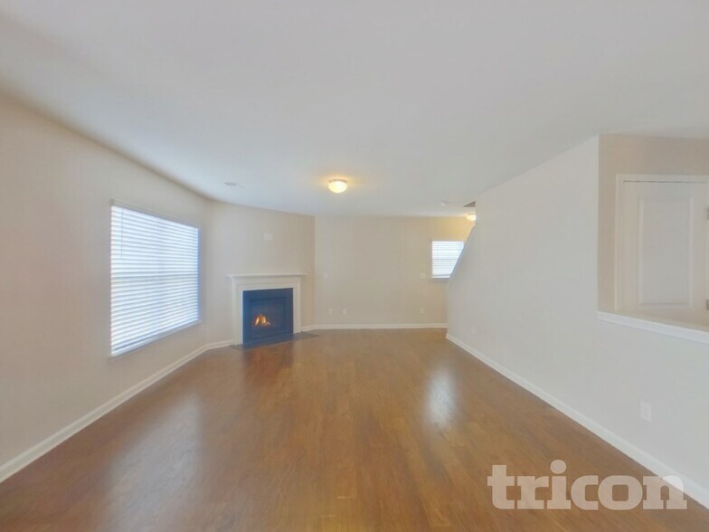Building Photo - 208 Willow Grv Wy