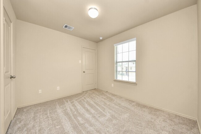 Building Photo - 2043 Naplechase Crest Dr