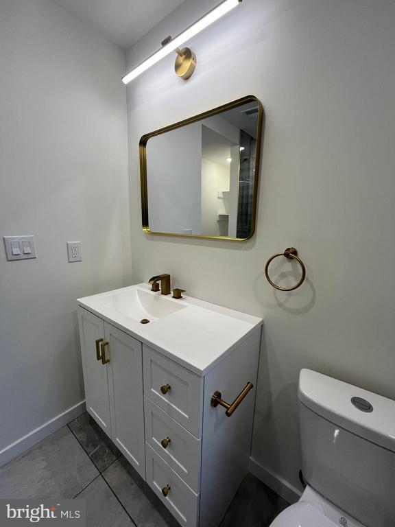 Building Photo - 5712 Cedar Ave