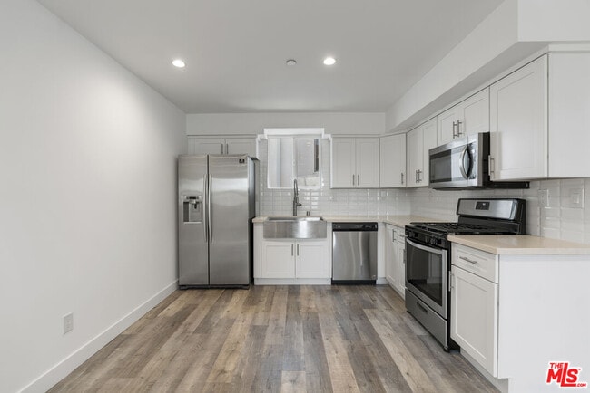 Building Photo - 5645 Willowcrest Ave