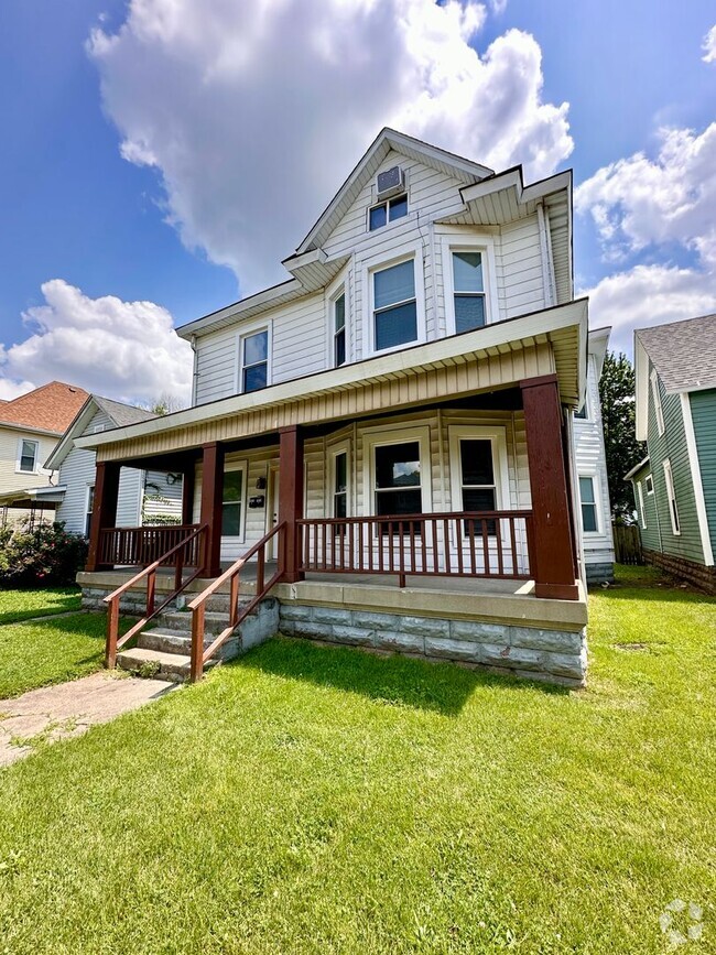 Building Photo - Charming 3-Bedroom Duplex in Historic Farr...