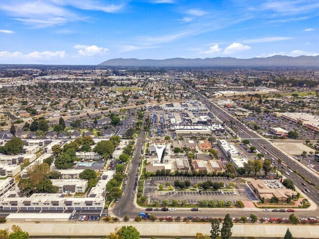 Building Photo - 16762 Viewpoint Ln