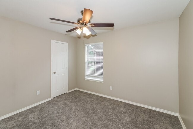Building Photo - 1427 Waterside Village Drive
