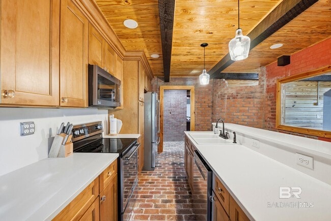 Building Photo - 27522 Burkhardt Dr