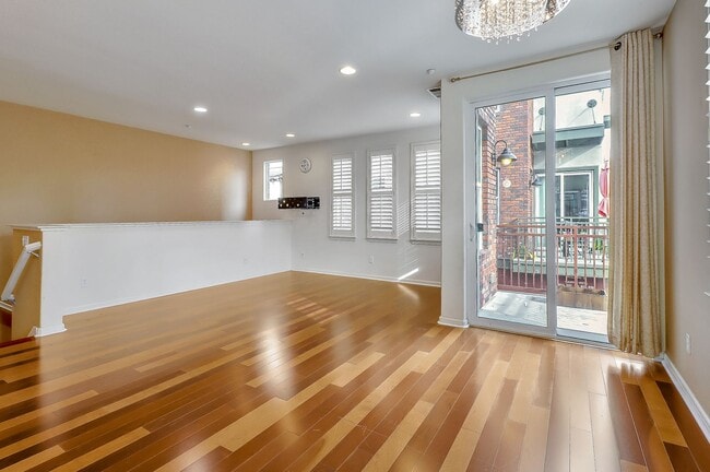 Building Photo - Luxury 2 Bedroom Condo with Loft
