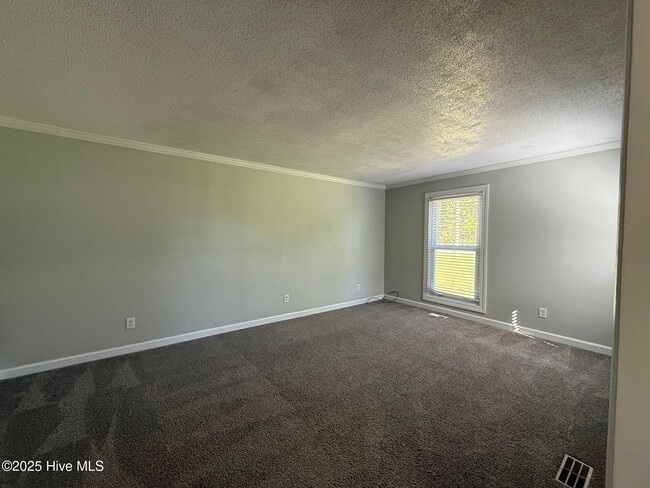 Building Photo - 1107 Greenway Dr