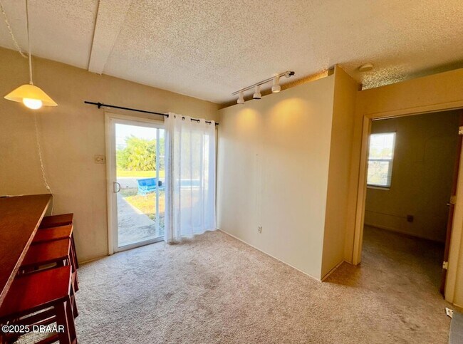 Building Photo - 1104 Jacaranda Ave