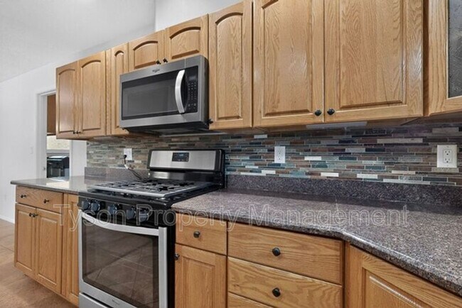 Building Photo - 8301 Cherry Hills Dr NE